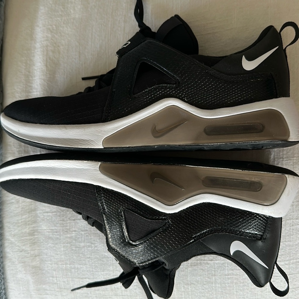 Nike Air size 8.5 black worn once mint condition with bottom of shoe light dirt
